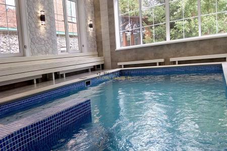 Свадебная усадьба на 100 гостей на берегу озера, с причалом.