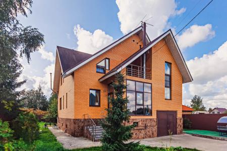 Коттедж в 3 этажа с сауной, бассейном в Разметелево