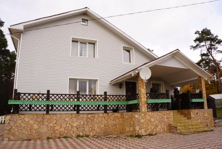 Просторный трёхэтажный коттедж в пос. Мичуринское