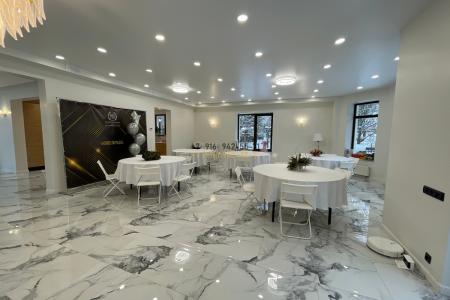 Свадебная усадьба на 100 гостей с замком в итальянском архитектурном стиле.