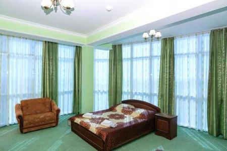 4-х местный семейный номер с балконом и кондиционером в отеле