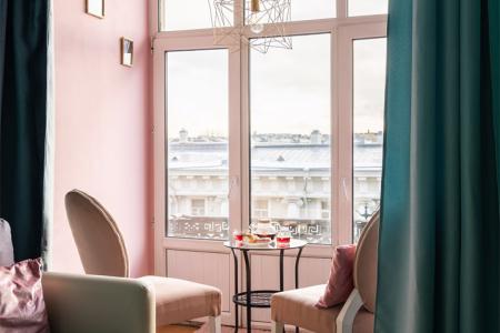 Квартира с балконом на Невский проспект, вид на набережную