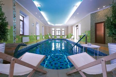 Коттедж в Троицке с бассейном, баней, бильярдом и караоке