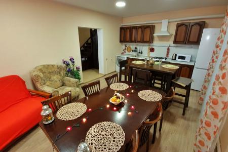 Двухкомнатные квартиры в  двух уровнях в  коттедже посуточно на Серова