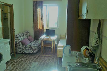 Сочи,центр.р-он,в частном доме,сдаётся комната на 3-4 человека,отдельный вход,со всеми удобствами.