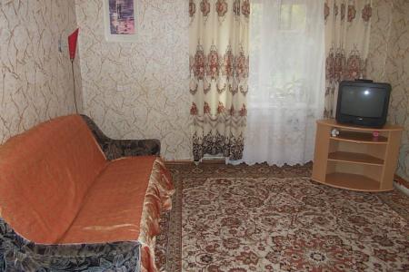 Сдам 1-к квартиру, Мопра,д.80,в районе Театральной площади.