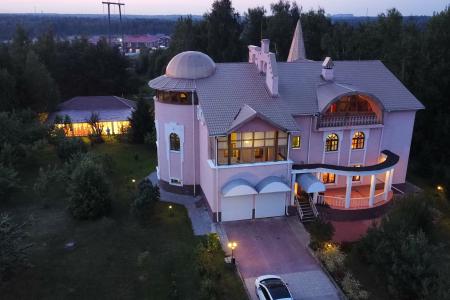 Усадьба на участке 1 Га S=500 м2 по Дмитровскому ш. 22 км.