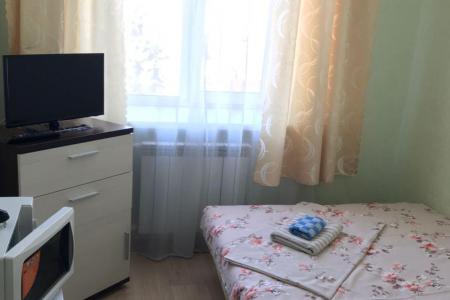 Уютный гостиничный номер в нижней части центра города (бывшая гостиница "Сысола"). Магазины, транспо