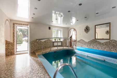 Сдается посуточно шикарный коттедж с живописной территорией не далеко от Внуково