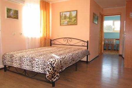 Дом с беседкой