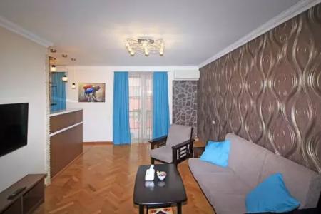 2-х комнатная квартира в малом центре Еревана посуточно