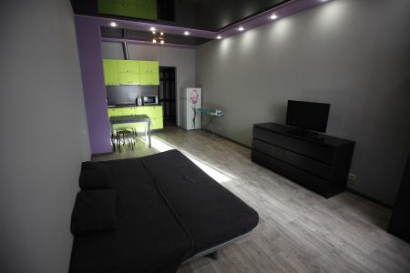 Однокомнатная квартира,2 минуты ходьбы от Ауры.