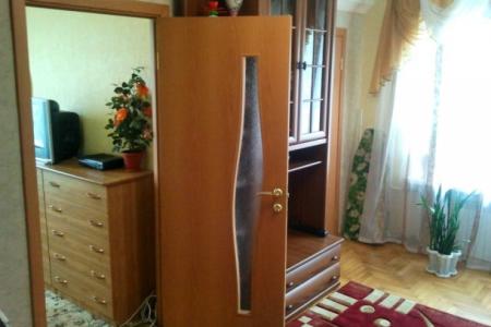 Двухкомнатная квартира посуточно на Белой Ромашке возле ПГЛУ