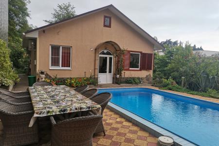 Сдаю дом с бассейном в Адлере недалеко от Курортного городка