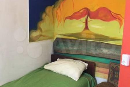 комната студия с двух спальной кроватью, диван и односпалка возле ЖД вокзала, госпиталя МВД