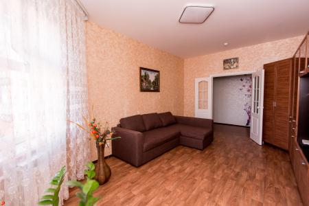 Трехкомнатная квартира на Героев Самотлора 16