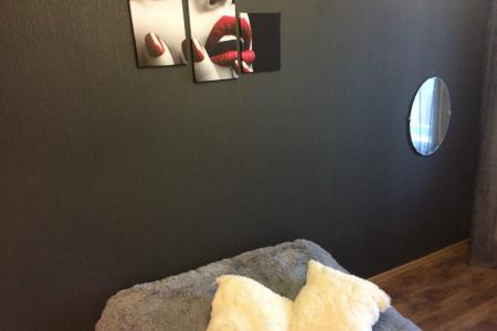 Квартира с дизайнерским ремонтом, огромной ванной, первая линия от дороги