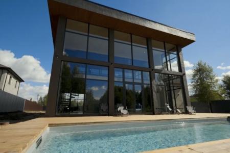 Лофт с дискотекой, сауной и подогреваемым бассейном