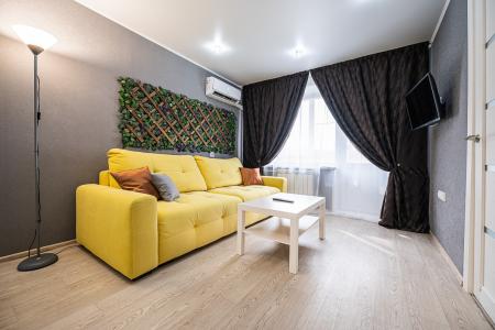 Стильная современная квартира с кондиционером и свежим евроремонтом в центре, рядом с набережной