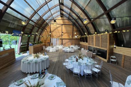 Котедж с летней верандой на участке 70 соток для проведения свадеб, корпоративов