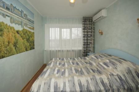 Двухкомнатная квартира с евроремонтом на Ленинградской площади.