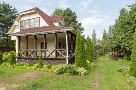 Дом 100 м² на участке 9 сот. с 25 минутах езды от Петербурга, рядом пруд, лес