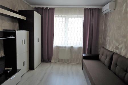 Хозяин сдаёт посуточно 1-ком. квартиру с евроремонтом на ул.Южная, рядом пляж "Коса-Алексино"