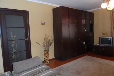 Сдаю посуточно свою однокомнатную квартиру в центре Феодосии