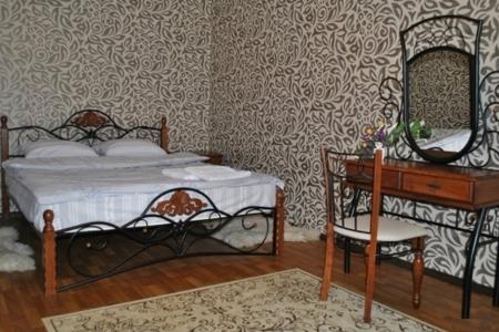 Двухкомнатная квартира возле Комаровки