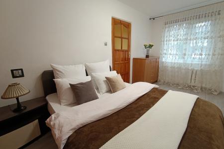 КВАРТИРА В ЦЕНТРЕ ГОРОДА, РЯДОМ С ВЕРХНИМ ОЗЕРОМ.