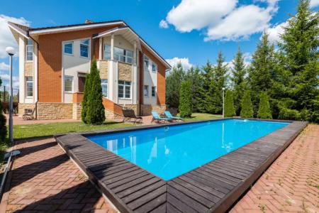 Коттедж с двумя бассейнами, сауной и хамамом