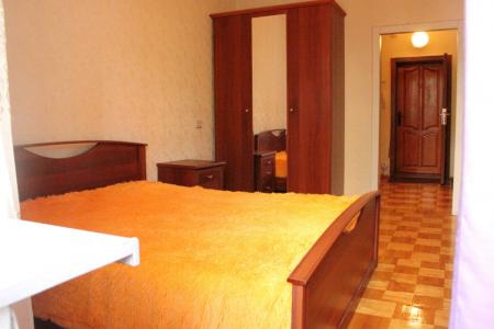 Двухкомнатная рядом с "горсадом"