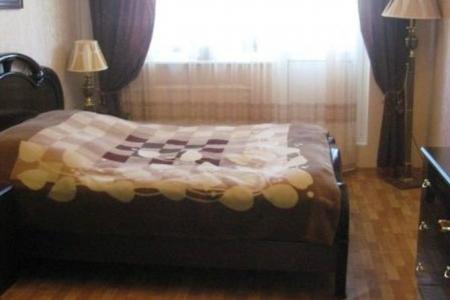 сдам 2к квартиру с евро ремонтом возле площади Ленина, рядом располагаются АУРА, НГУЭИУ, Оперный Теа