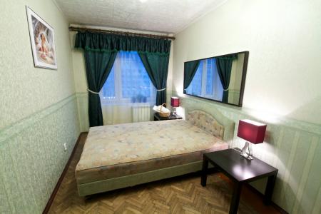 Двухкомнатная квартира. 3 минуты от м. Московская. 20 минут от центра. 20 минут от аэропорта.