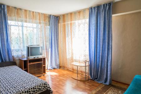 На предмостной площади