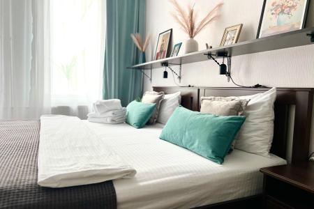 Уютнaя студия в сoвpемeнном квартале у пaркa и заливa