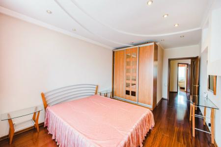 Сдам 3- комнатную квартиру в Центральном р - не