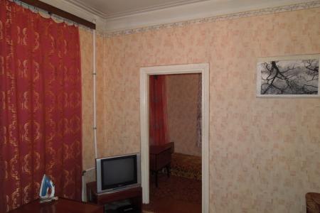 вместительная двухкомнатная квартира в центре посуточно и на новый год