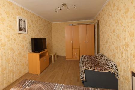 Однокомнатная квартира возле " Транспортной академии"