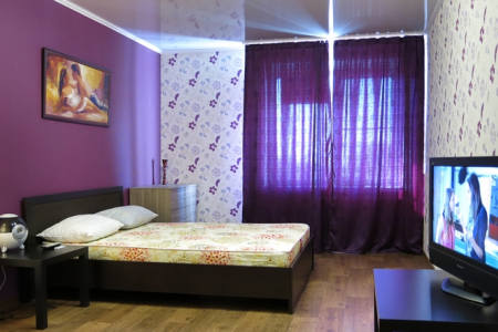 Квартирка посуточно рядом с метро Карла Маркса (7 мин. пешком)