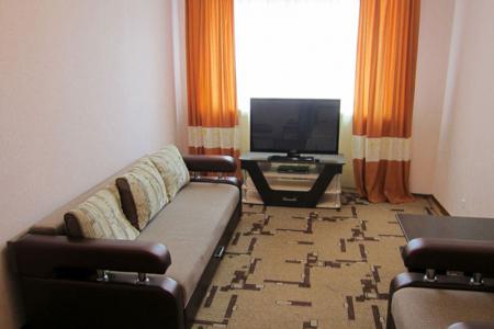 Уютная квартира, соседи тихие, в районе развита инфраструктура.