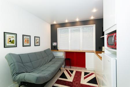 Идеальная квартира в центре Академгородка – ваш комфортный уголок для командировки и отдыха!