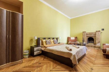 Просторная 4-х комнатная квартира с прекрасным видом на крыши Петербурга