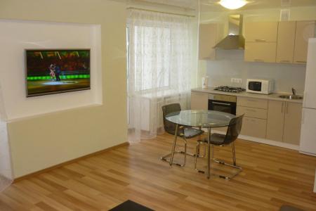 Двухкомнатная квартира посуточно в Омске