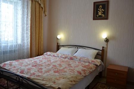 Уютная 2х. комнатная квартира в Центре Цветника с собственной парковкой.