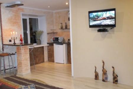 Студия 500 метров от  ЖД вокзала