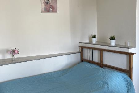 В центре, с пaнopамными окнами