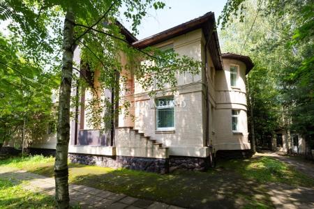 Дом площадью 450 м2 в Химках в 10 км от МКАД по Дмитровскому или Ленинградскому шоссе.