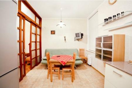 Современная двушка у метро Московская