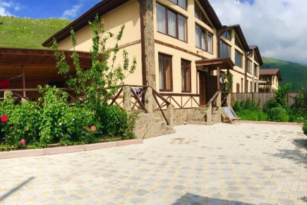 Уютный коттедж 110 кв.м с живописным двориком в Фиагдоне (с.Урикау)